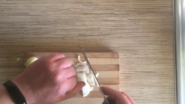 Как правильно и быстро резать лук. 3 способа от канала Кухня изнутри смотреть онлайн
