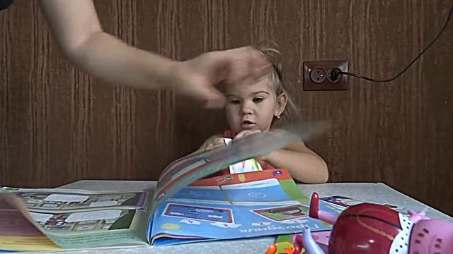 Свинка Пепа, вклеиваем наклейки в журнал. смотреть онлайн