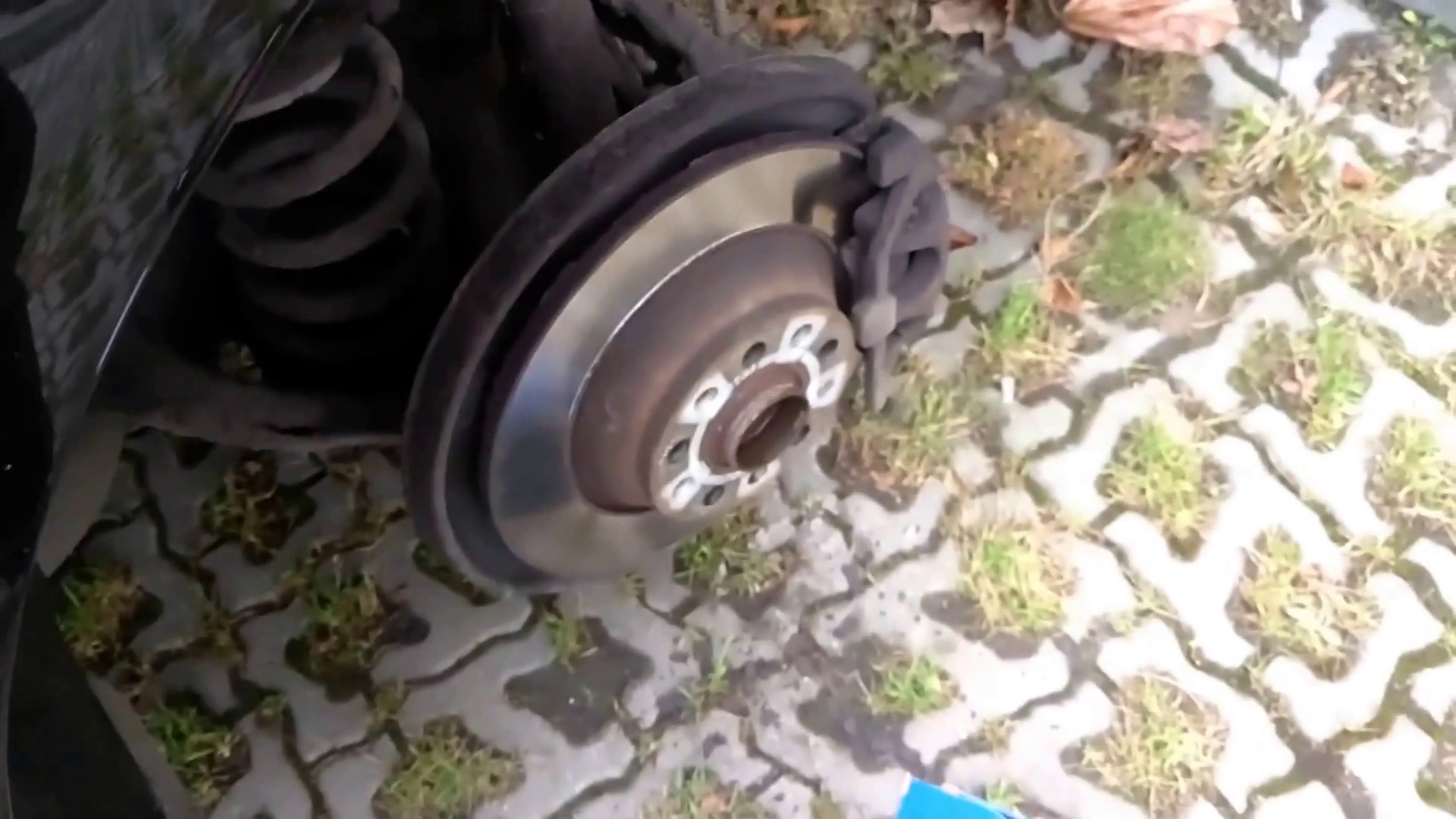 Замена задних тормозных колодок Audi A6 C6 смотреть онлайн