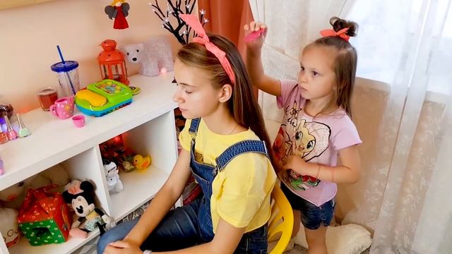 Милана ПАРИКМАХЕР и Капризный Посетитель в её Парикмахерской \ Делаем модный маникюр