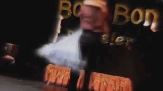 A l'entrada - Bon-Bon parisien: истории одного кабаре смотреть онлайн