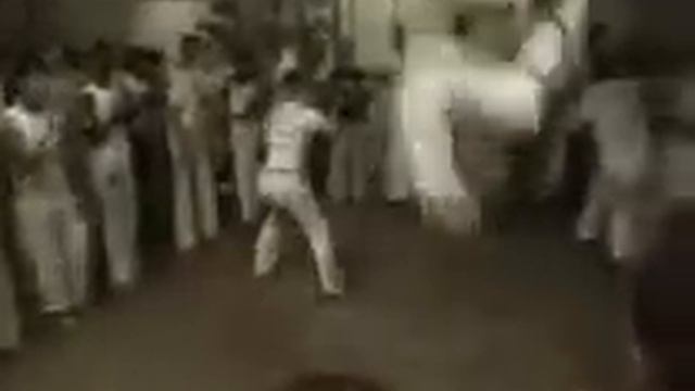 RODA DE CAPOEIRA PARIS - TARUBI смотреть онлайн