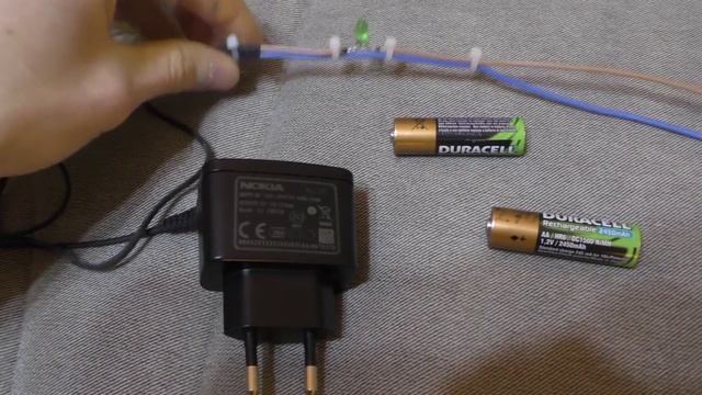 Как зарядить пальчиковый аккумулятор без зарядки смотреть онлайн