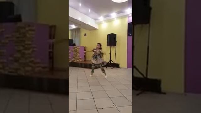 Каримова Алена, 2Б класс. Номинация "Узбекский танец" смотреть онлайн