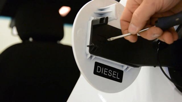 Kia Ceed Gas cap cover removal