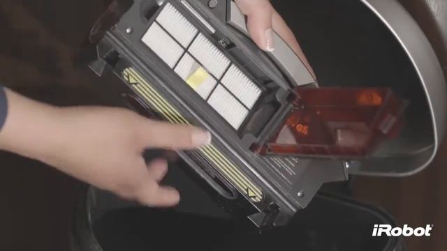 iRobot Roomba Как почистить мусоросборник и фильтр смотреть онлайн