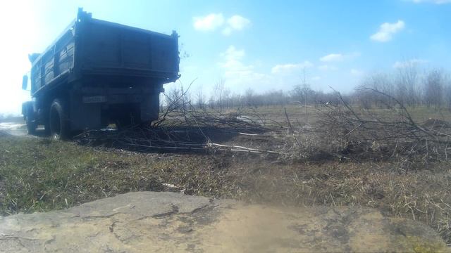 Опять  застрял Сережа выдернул ЗиЛом.