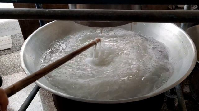 古早味挫冰,粉粿,米苔目製作/Taiwan Style Tapioca Jelly Making,Thick Rice Noodles-台灣街頭美食 смотреть онлайн