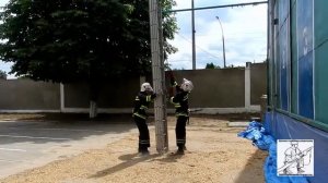 Снятие, переноска, установка и подъем по лестнице трехколенной