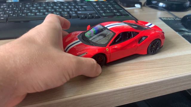 Обзор моделей Ferrari, 488 GTB от Bburago и 488 Pista от Maisto в 1:24 смотреть онлайн