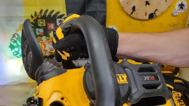 DEWALT DCMCS575 цепная пила 50см нового класса смотреть онлайн