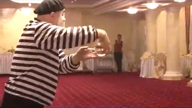 Номер "Поздравление" МИМЫ+Контактное жонглирование (artmim.ru) смотреть онлайн