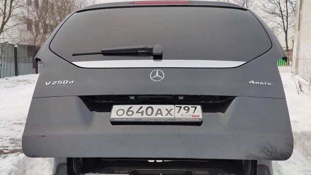 Mercedes-Benz V250d, закрытие багажника смотреть онлайн