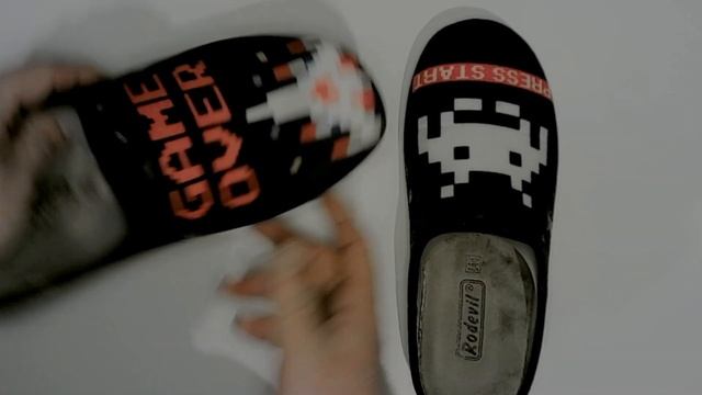 Space invaders House slippers. Awesome! смотреть онлайн