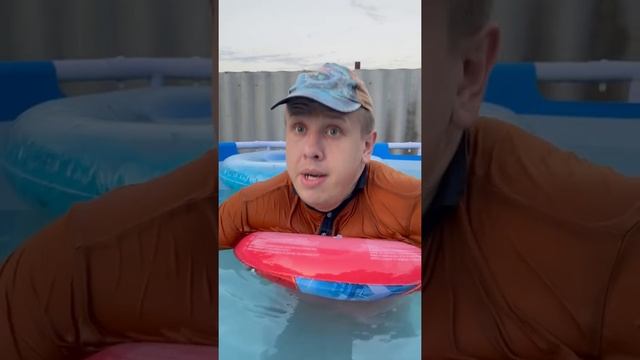 АКУЛЫ В БАССЕЙНЕ