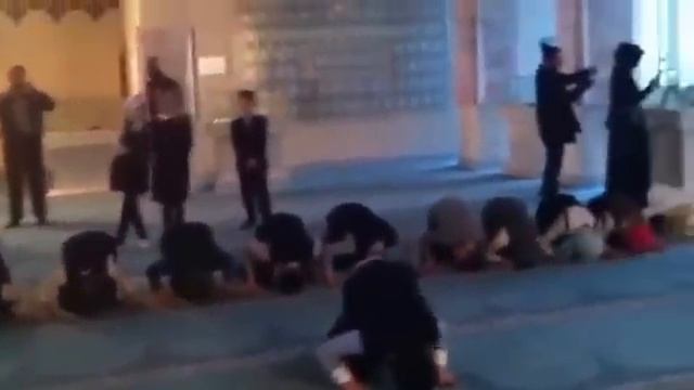 В московских мечетях приучают с детства молиться РУССКИХ детей. смотреть онлайн