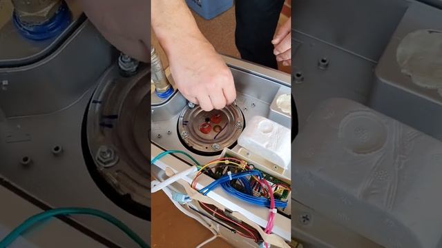 Установка тена в Ariston бойлер смотреть онлайн