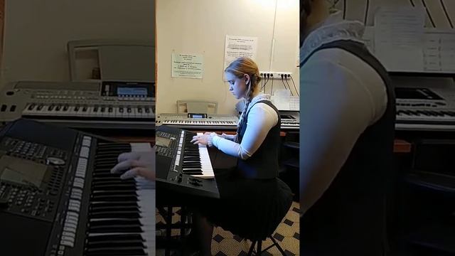 А. Лядов. "Музыкальная табакерка" Вальс-шутка(исполняется с купюрой) смотреть онлайн