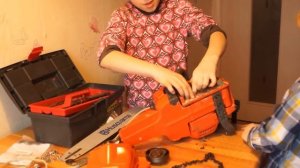 Replace Husqvarna 137 oil pump. Chainsaw Repair.