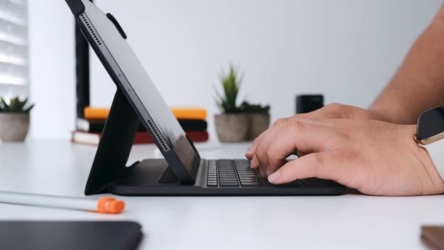 Apple Smart Keyboard vs Logitech Slim Folio Pro: What's the better iPad Pro Keyboard? смотреть онлайн