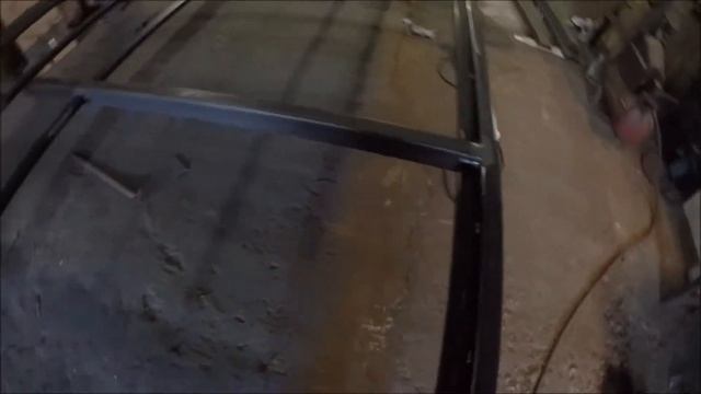 Очистка и первичное грунтование кислотным грунтом каркаса откатных ворот. Забор ч. 56. смотреть онлайн