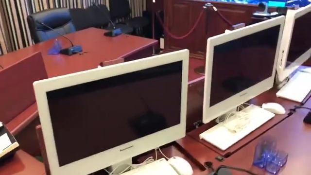 моторизованное кронштейн для десктопов в конференц-зале смотреть онлайн