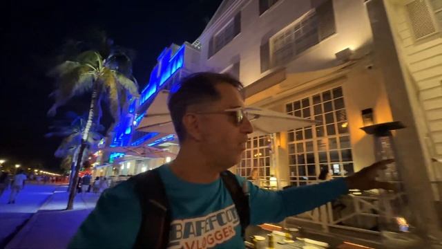 SOUTH BEACH Walking Tour - Restaurant Kitchens and Hotel Lobbies смотреть онлайн