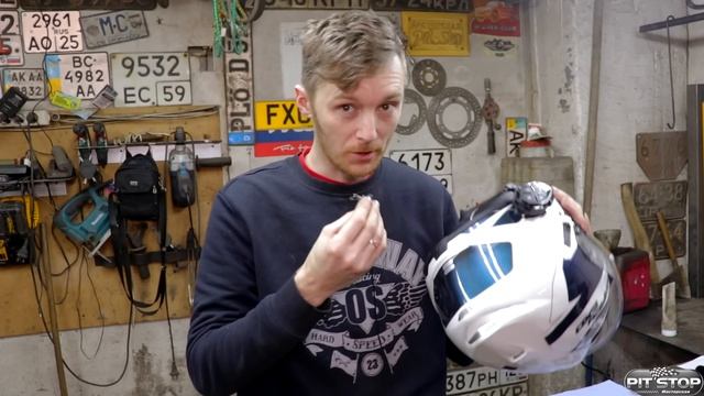 Современный шлем может быть умнее тебя смотреть онлайн