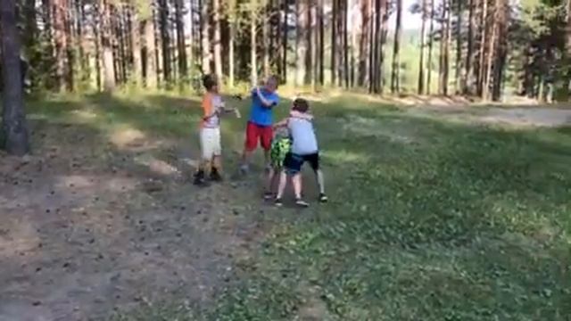 Авторитарное воспитание.