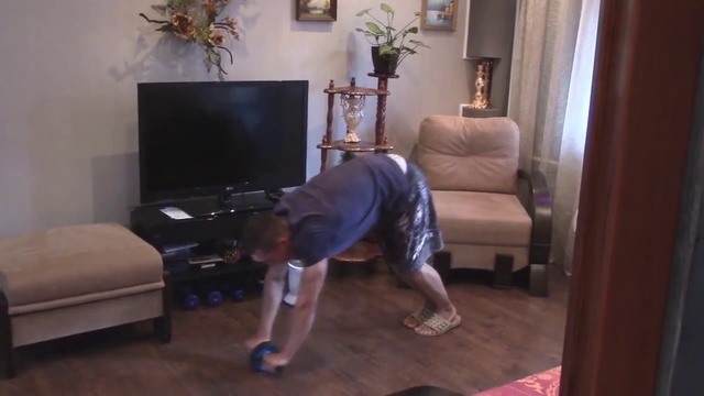 Как накачать пресс с гимнастическим роликом смотреть онлайн