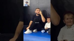 Хасбик тренируется с Хабибам Хасбик на гости Ислам Махачева Хасбик ашалеть Хасбик в Москве