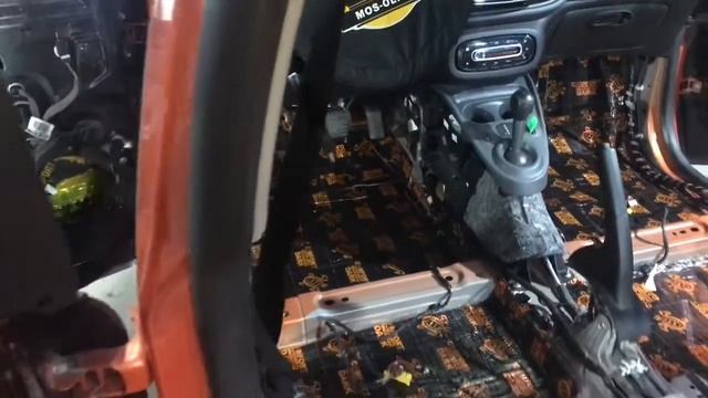 Smart (Смарт) произведена шумоизоляция салона. Авто остался таким же снаружи, но ощутимо тише внутр смотреть онлайн