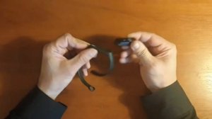 Как снять ремешок с фитнес-браслета.