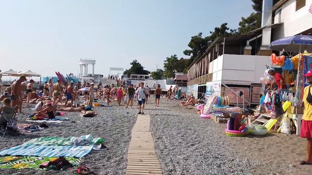 ЖАРКАЯ АЛУШТА сегодня ПОГОДА. ОТДЫХАЮЩИЕ заполнили ПЛЯЖ ПОД ЗАВЯЗКУ. ПАРК И ЗЕЛЁНЫЕ ЗОНЫ. КРЫМ 2021 смотреть онлайн