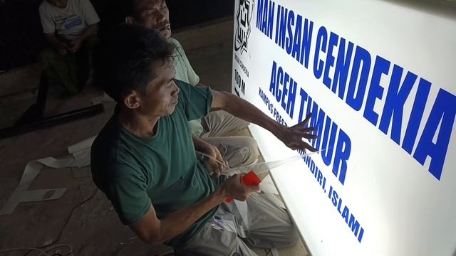 TEMPEL DAN CUTTING STIKER ORACAL 8500 смотреть онлайн