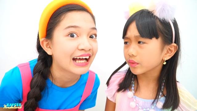 RAINBOW FOOD SWITCH UP CHALLENGE with KAYCEE & RACHEL | KAYCEE WONDERLAND смотреть онлайн