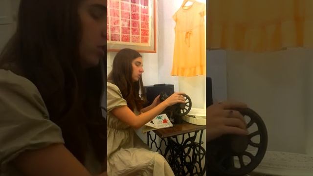 Советская игрушка - швейная машинка "Ладушка" смотреть онлайн