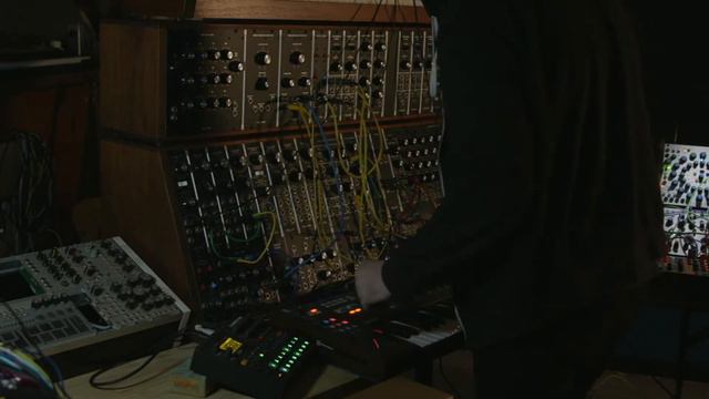 Tunes of duty смотреть онлайн