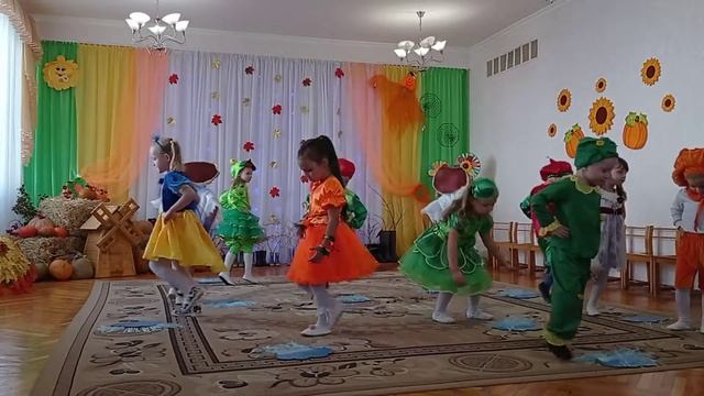 ? Kids dance ДЕТСКИЙ ТАНЕЦ "ТУЧКИ"~"ХМАРИНКИ" #Танцы_в_детском_саду #Детский_танец #Танцы_с_малышам смотреть онлайн