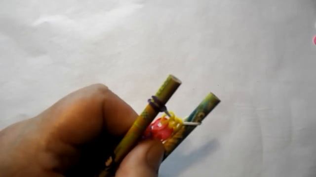 Плетение из резиночек rainbow loom bands браслета БУТОН на карандашах смотреть онлайн
