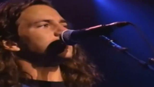 Eddie Vedder / Mike McCready - Masters of War (Bob Dylan Tribute) 10/16/92 смотреть онлайн