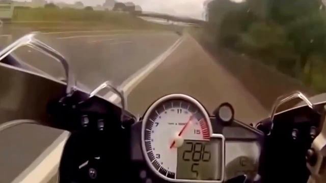 THE BEST RACE  BMW S1000RR VS HONDA CBR1000 REPSOL