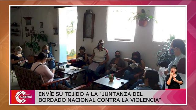 Mujeres tejedoras se unen para tejer una gran manta en contra de la violencia смотреть онлайн