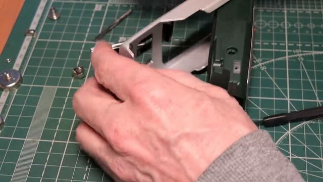 апгрейд: Bosch DYI WorkLight, Ч 2 - фонарик & клипса/скоба на ремень & неодимовый магнит