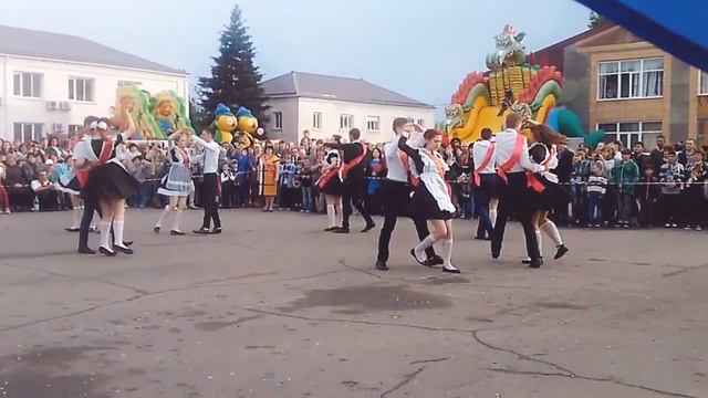 Выступление выпускников "МБОО Новониколаевская СОШ №1// смотреть онлайн