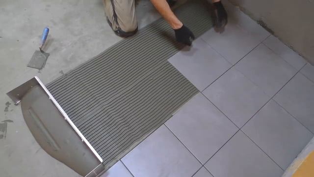 Скоростная укладка плитки без крестиков!!! 12 м2 за 30 минут с подрезкой!!! смотреть онлайн
