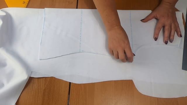 Как сшить женскую футболку без выкройки на любой размер. Простой крой сразу на ткани.mp4 смотреть онлайн