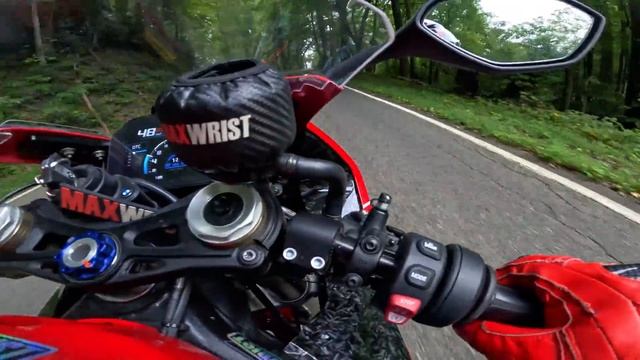 Chasing Two Fast Ducati Superbikes?V4sp & 1199 смотреть онлайн