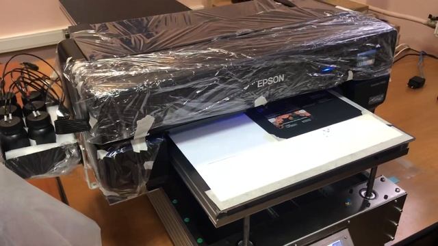 УФ принтер А2+P800UV печать визиток на черной бумаге Тачкавер смотреть онлайн