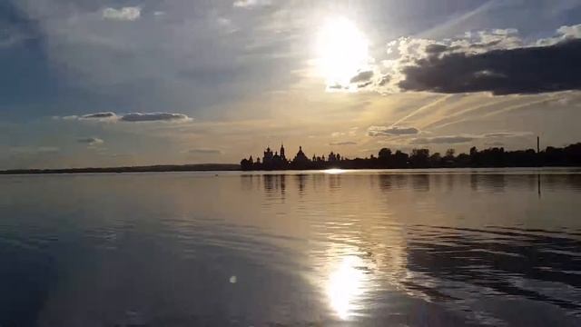Вид с озера Неро на Ростов Великий смотреть онлайн